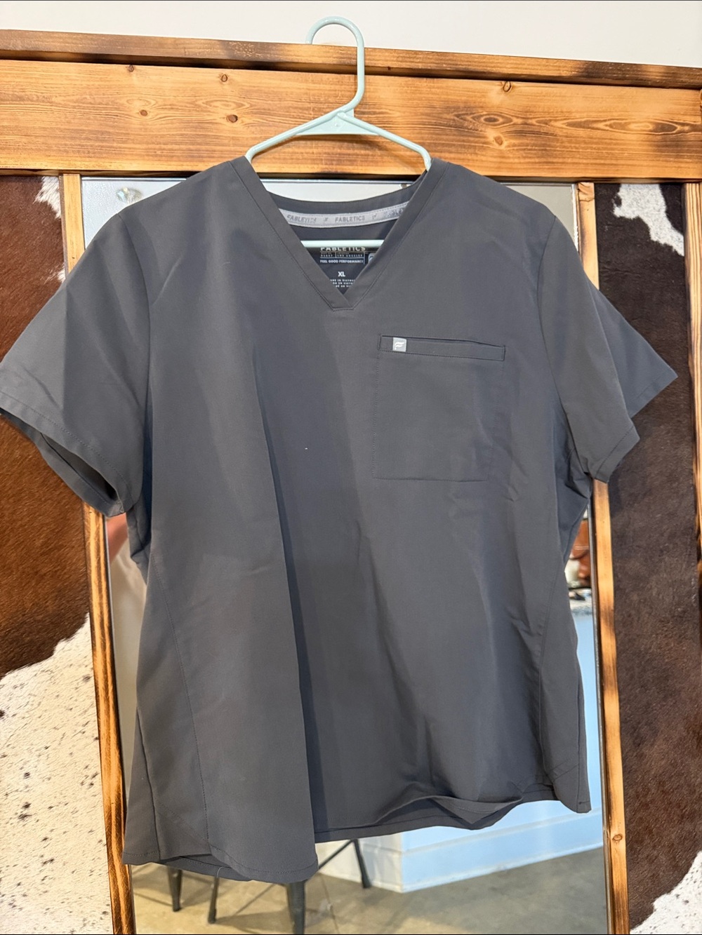XL Fabletics Women’s Scrub Set
